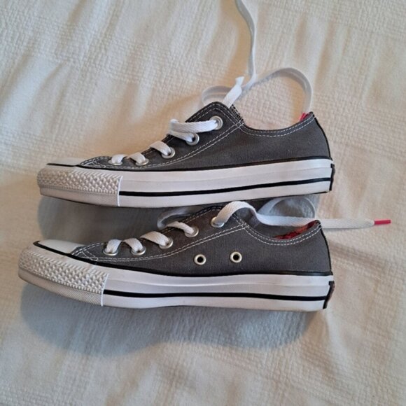 Converse women's size 5 canvas 2 tongue with lip design, VGUC - Picture 4 of 9
